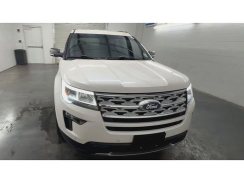 Used 2019 Ford Explorer XLT w/ Equipment Group 202A FWD image 3