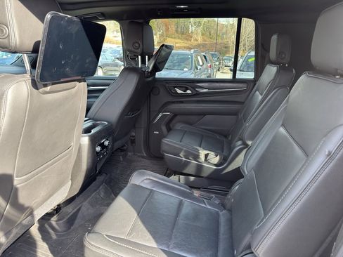 Used 2021 GMC Yukon XL Denali w/ Denali Premium Package image 10