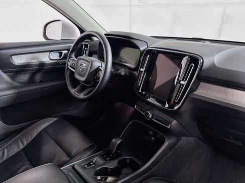 Used 2024 Volvo XC40 B5 Core w/ Climate Package AWD/4WD image 27