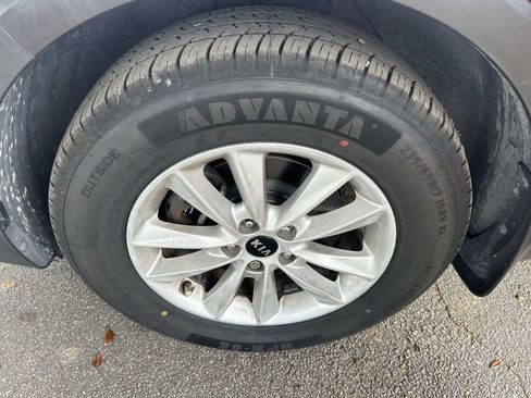 Used 2020 Kia Sorento LX image 10