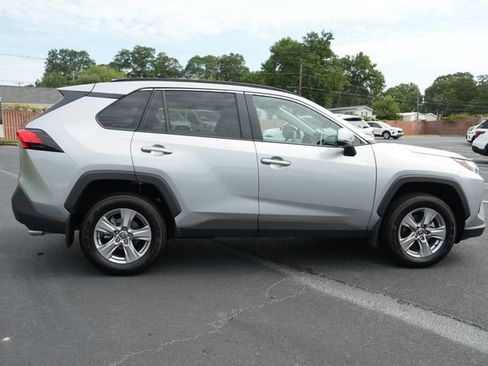Used 2025 Toyota RAV4 XLE FWD image 9