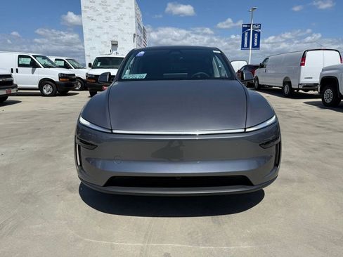 Used 2026 Tesla Model Y Long Range AWD/4WD image 2