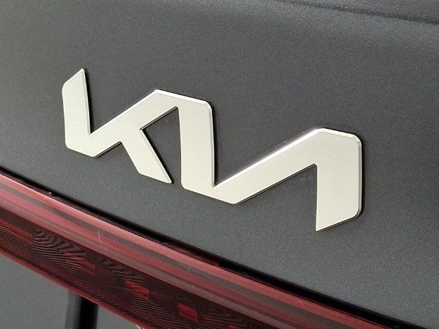 Used 2023 Kia Forte LXS w/ LXS Technology Package FWD image 30