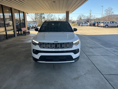 Used 2024 Jeep Compass Limited w/ Elite Group image 2