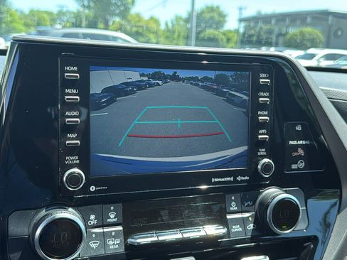 Used 2020 Toyota Highlander LE AWD/4WD image 16