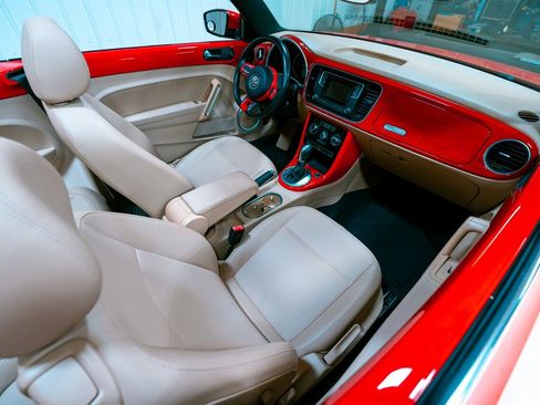 Used 2018 Volkswagen Beetle 2.0T S image 19