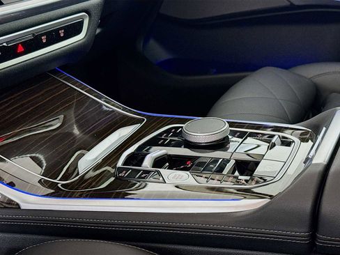 Used 2023 BMW X7 xDrive40i w/ Premium Package image 10