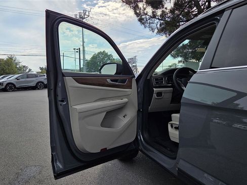 New 2026 Volkswagen Atlas SE FWD image 11