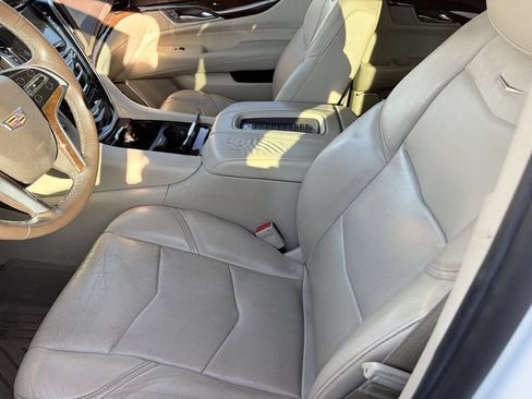 Used 2017 Cadillac Escalade ESV 4WD image 9
