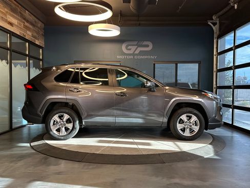 Used 2022 Toyota RAV4 XLE AWD/4WD image 2