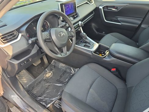 Used 2024 Toyota RAV4 XLE FWD image 15