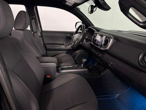 Used 2019 Toyota Tacoma TRD Sport AWD/4WD image 13