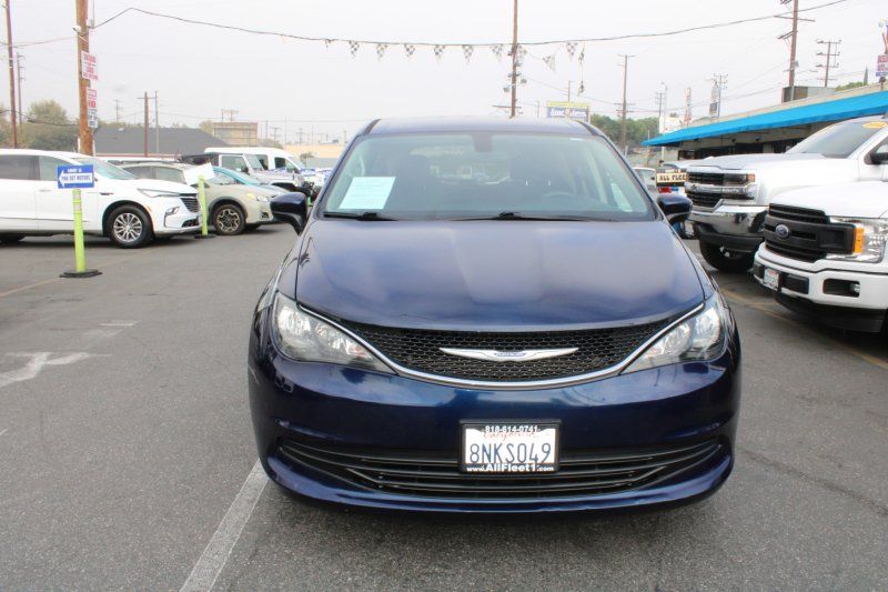 Used 2020 Chrysler Voyager LX FWD image 2