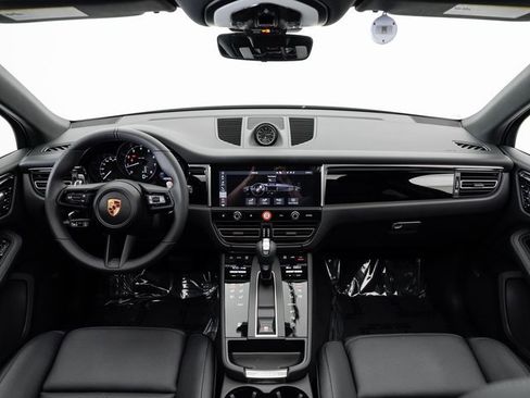 Used 2025 Porsche Macan image 23