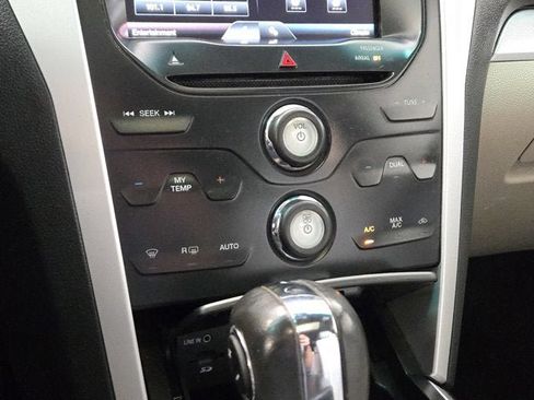 Used 2014 Ford Explorer XLT w/ Equipment Group 202A AWD/4WD image 25