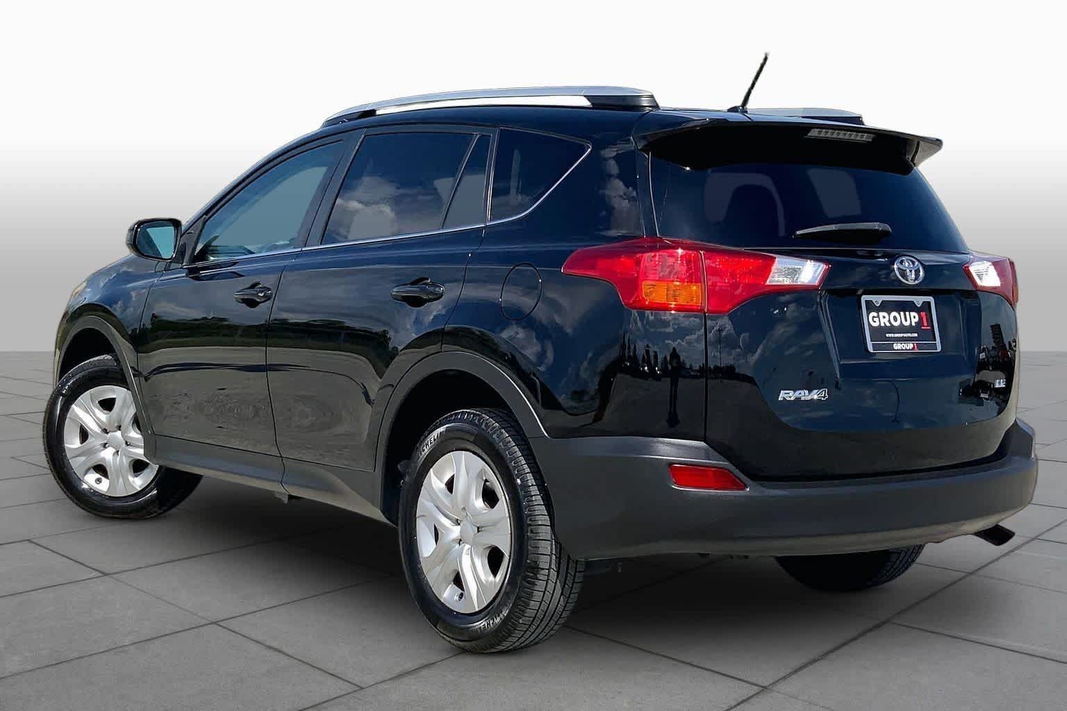 Used 2015 Toyota RAV4 LE FWD image 12