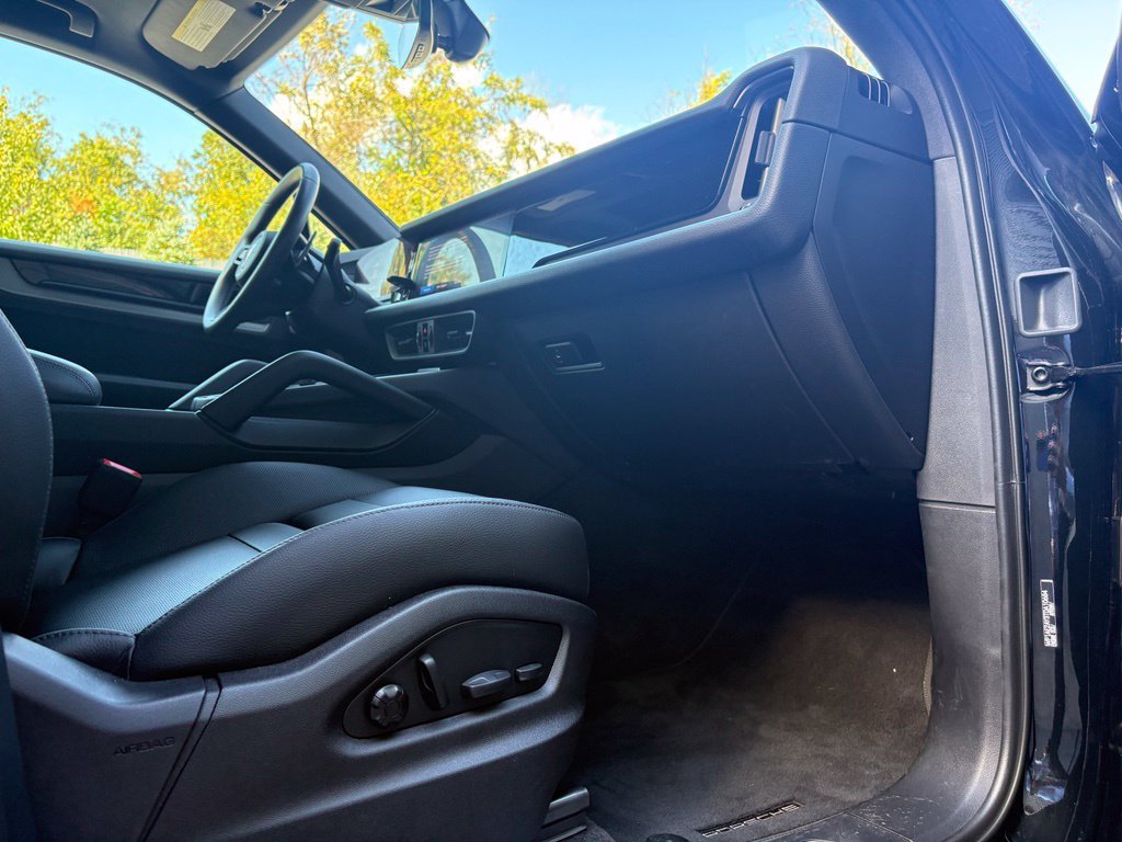 Certified 2026 Porsche Cayenne E-Hybrid AWD/4WD image 19