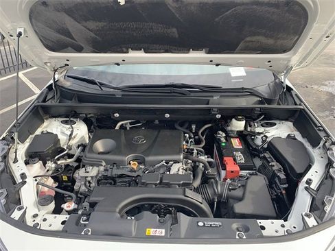 Used 2021 Toyota RAV4 XLE Premium image 16