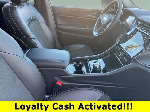 New 2025 Jeep Grand Cherokee Altitude image 36