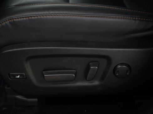 Used 2019 Toyota Highlander XLE AWD/4WD image 24