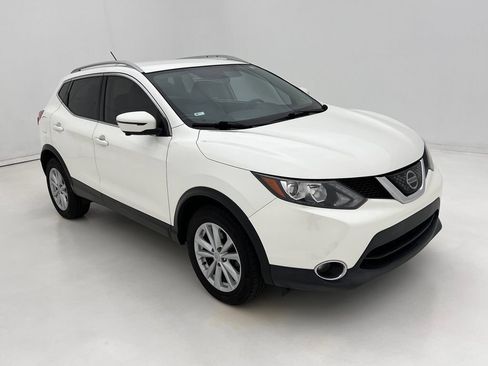 Used 2018 Nissan Rogue Sport SV w/ SV Technology Package AWD/4WD image 2