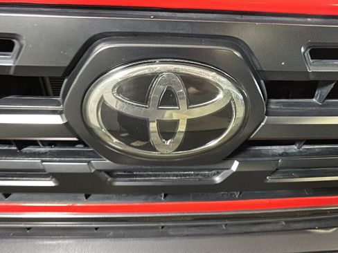 Used 2019 Toyota Tacoma SR w/ SR Convenience Package AWD/4WD image 8