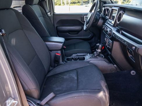Used 2023 Jeep Wrangler Unlimited AWD/4WD image 16