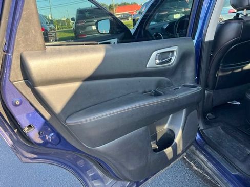 Used 2019 Nissan Pathfinder SL w/ Rock Creek Edition FWD image 11