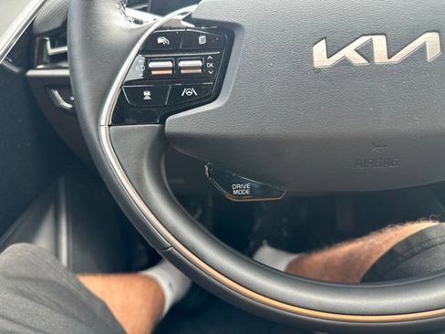 Certified 2024 Kia Niro FWD image 46