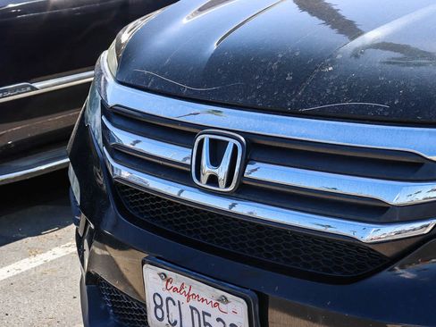 Used 2018 Honda Pilot LX image 3