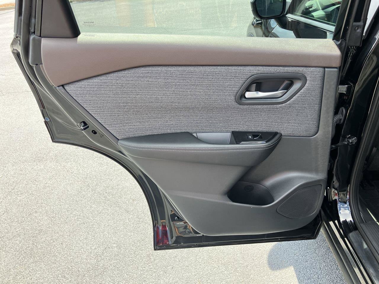 Used 2022 Nissan Rogue SV FWD image 21