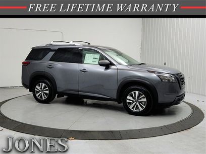 New 2025 Nissan Pathfinder SL w/ Black Appearance Package