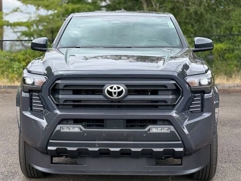 Used 2025 Toyota Tacoma SR5 AWD/4WD image 8