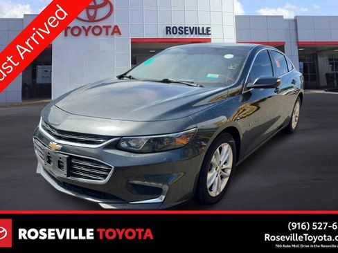 Used 2018 Chevrolet Malibu LT FWD image 1