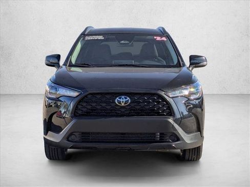 Used 2024 Toyota Corolla Cross LE image 2