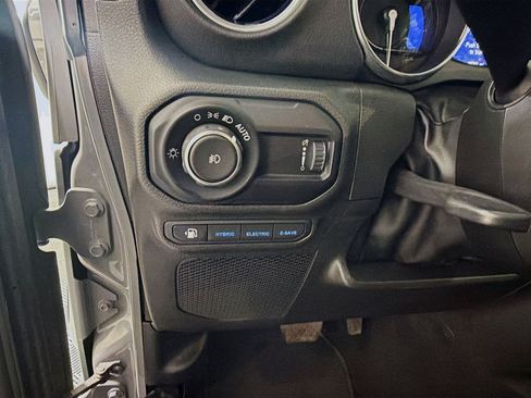 Used 2023 Jeep Wrangler Unlimited Sahara w/ Cold Weather Group AWD/4WD image 16