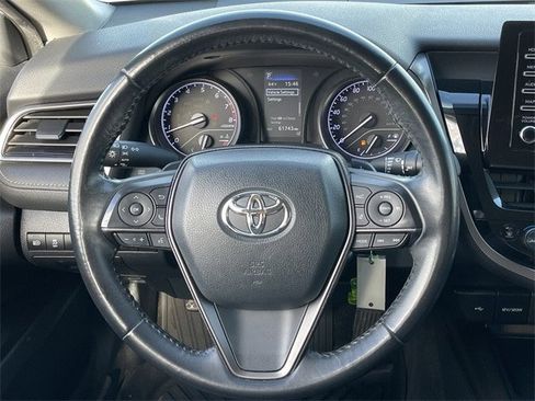 Used 2022 Toyota Camry SE image 12