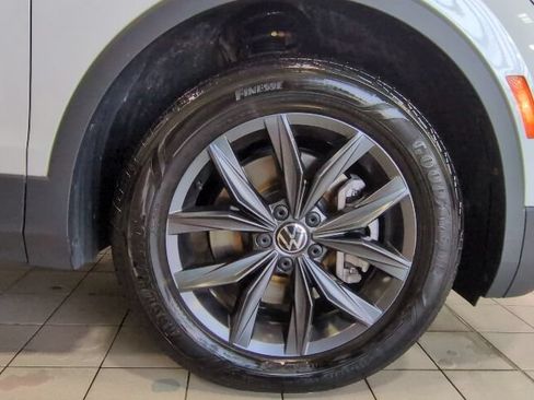 Used 2023 Volkswagen Tiguan SE AWD/4WD image 27