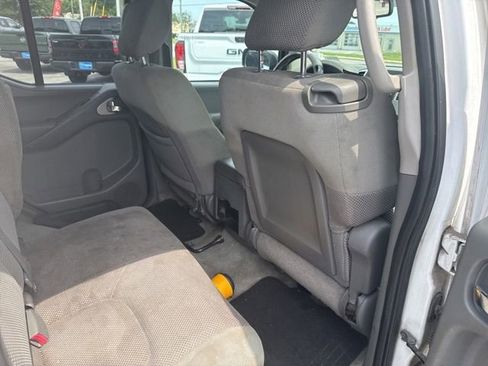 Used 2012 Nissan Frontier SV w/ SV Premium Utility Pkg RWD image 14