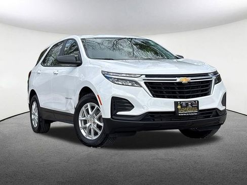 Used 2024 Chevrolet Equinox LS FWD image 2