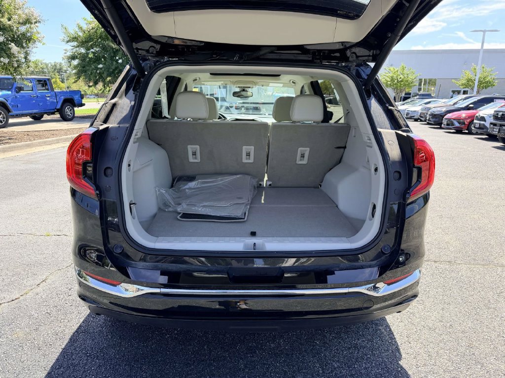 Used 2023 GMC Terrain Denali AWD/4WD image 11