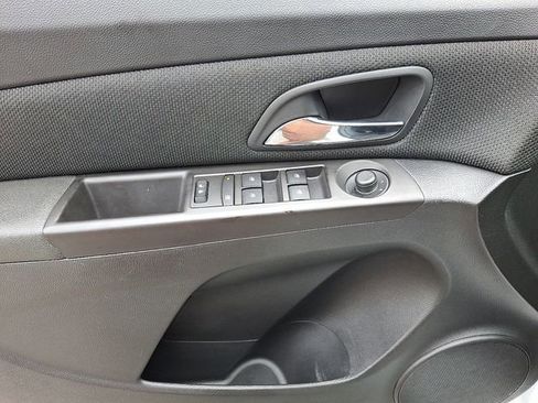 Used 2016 Chevrolet Cruze LT image 12