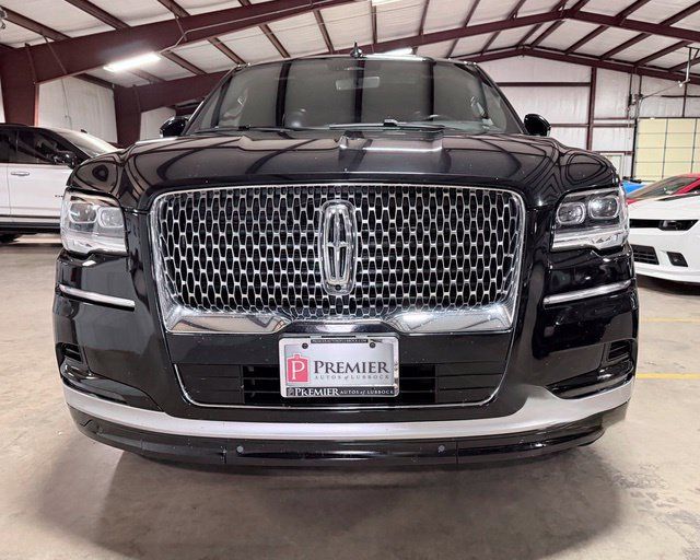 Used 2022 Lincoln Navigator Reserve AWD/4WD image 11