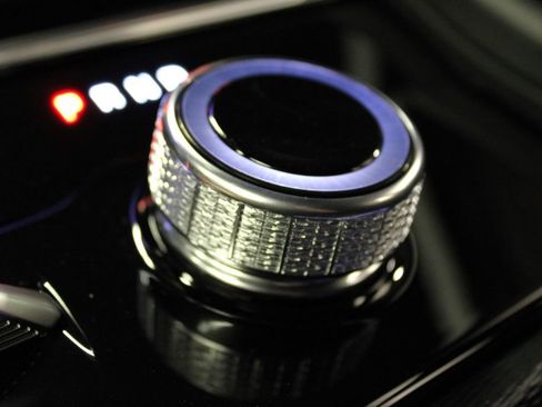 New 2025 Jeep Grand Cherokee Limited w/ Luxury Tech Group II image 24