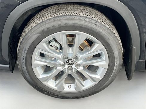Used 2023 Toyota Highlander Limited image 34