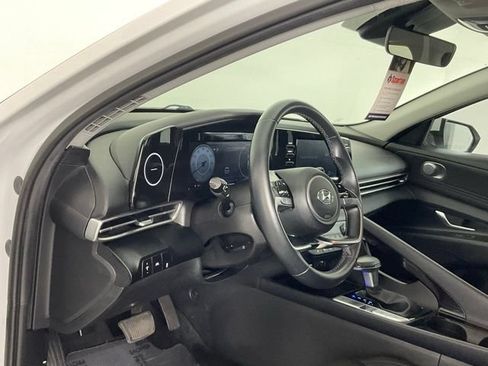 Used 2022 Hyundai Elantra SEL w/ Convenience Package FWD image 12