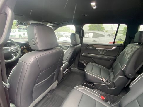 Used 2025 GMC Acadia Denali w/ LPO, Floor Liner Package AWD/4WD image 22
