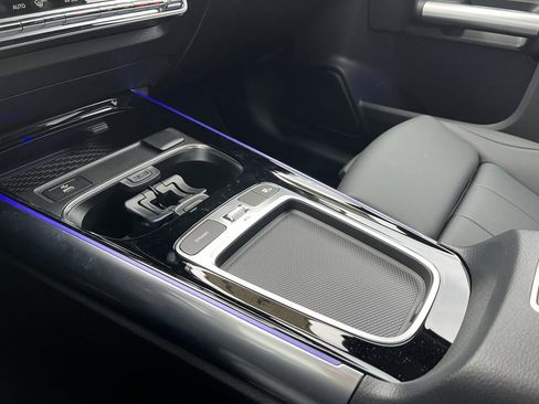 Used 2025 Mercedes-Benz GLA 250 4MATIC image 40