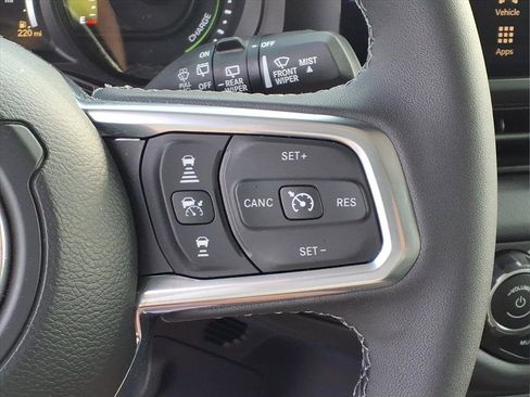 Used 2025 Jeep Wrangler Sahara image 31