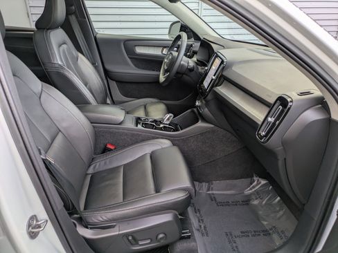 Used 2023 Volvo XC40 B5 Ultimate w/ Protection Package Premier image 33
